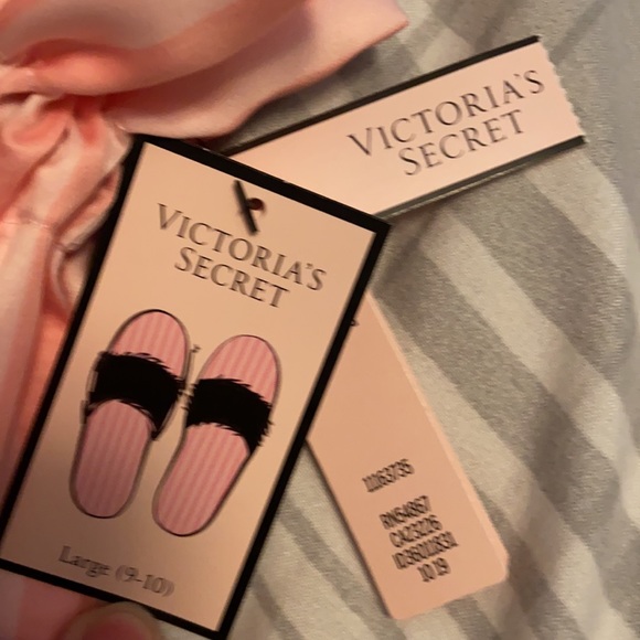 Slippers - Picture 3 of 3